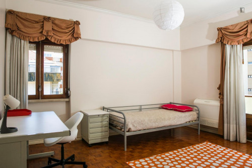 Bright spacious bedroom with a balcony near the university city and the Catholic and European universities