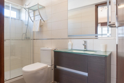 Multiple beds bedroom, with private bathroom and balcony, in 8-bedroom house
