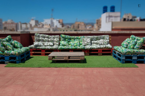 Double bedroom, with balcony, in a 4 bedrooms apartment