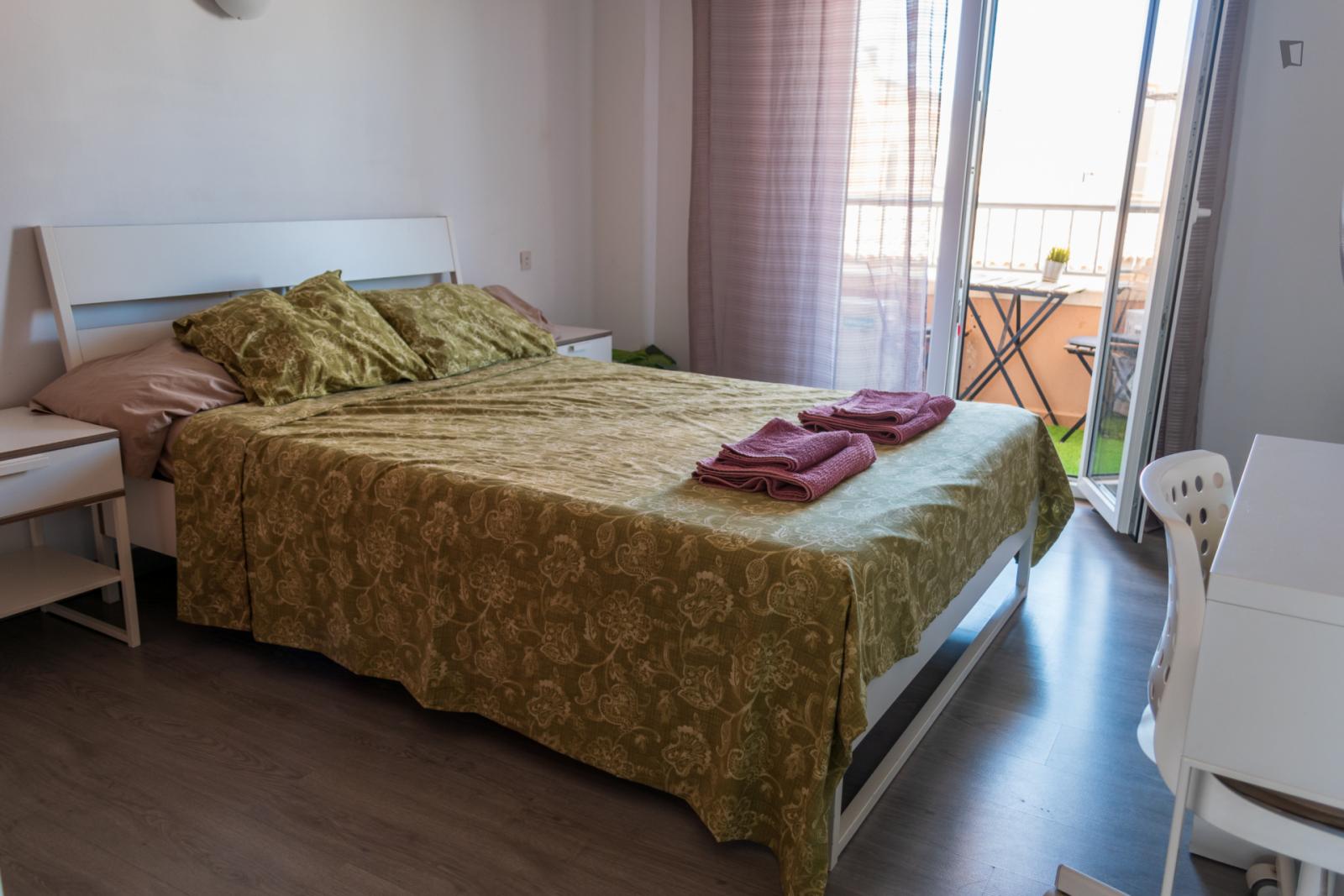  Double Bedroom, With Balcony, In A 4 Bedrooms Apartment  -  Double bedroom, with balcony, in a 4 bedrooms apartment  - Gallery -  1