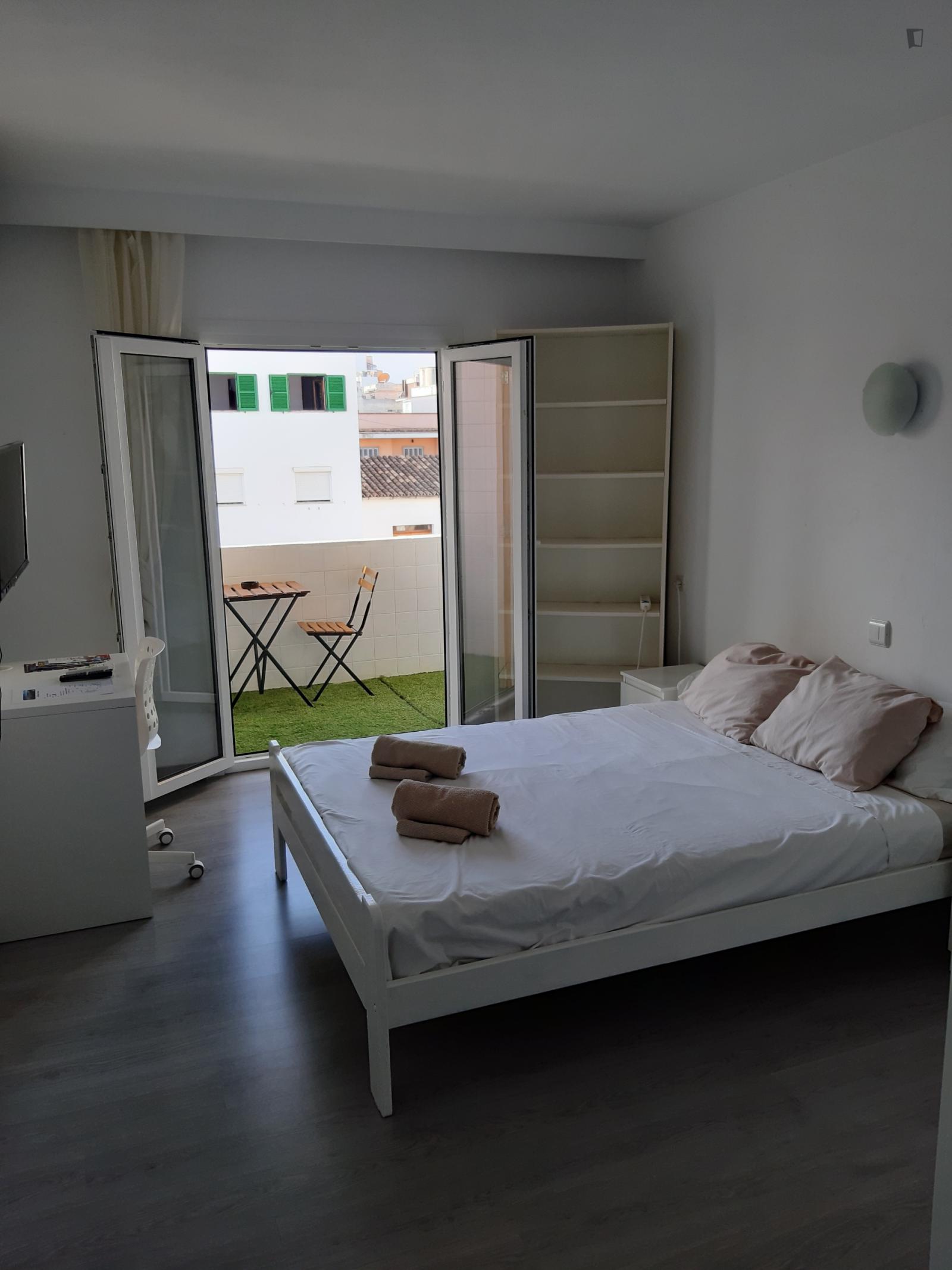  Habitación Doble Con Aircon - En Un Piso Amplio  -  Habitación doble con aircon - en un piso amplio  - Gallery -  1