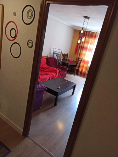 Inviting single bedroom close to the Parque Picasso  - Gallery -  5