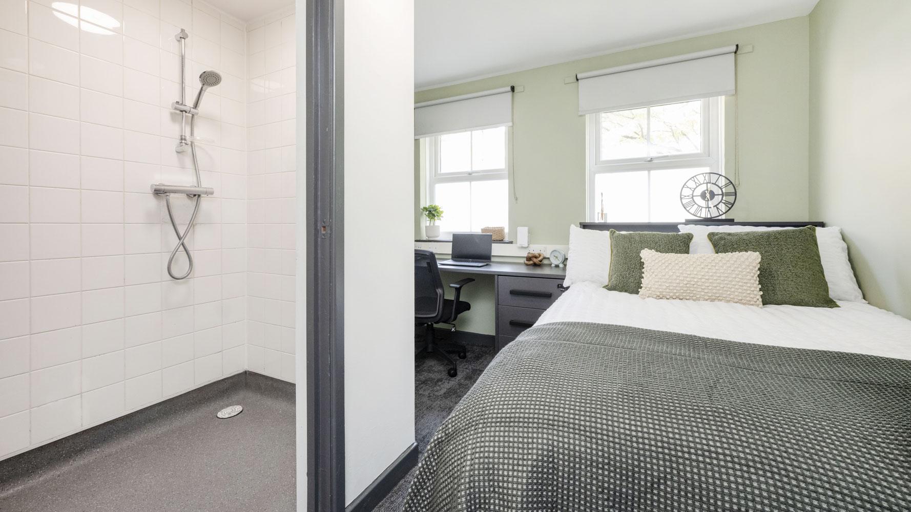 Classic En-Suite Wet Room - 3
