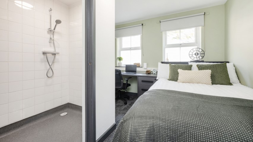 Classic En-Suite Wet Room - 6