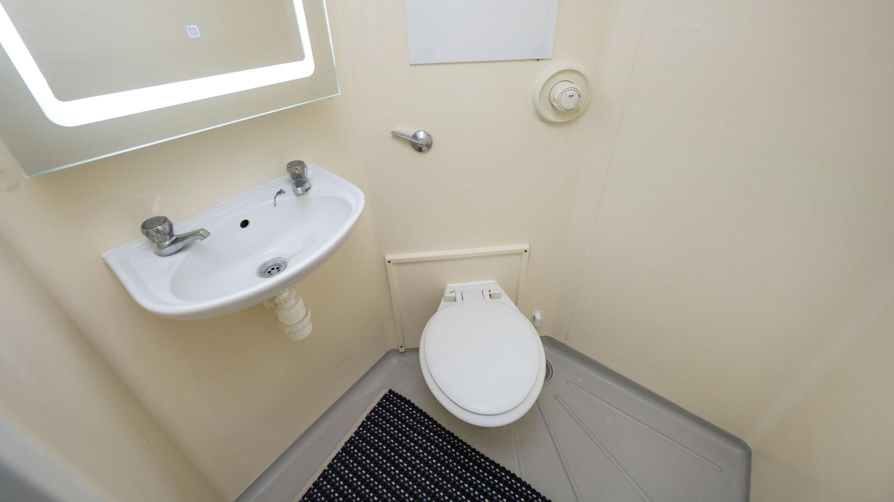 En-Suite - 4