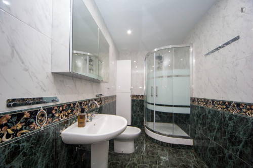 Welcoming single bedroom in a student apartment, in San Ildefonso