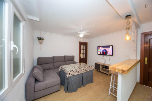 Welcoming single bedroom in a student apartment, in San Ildefonso