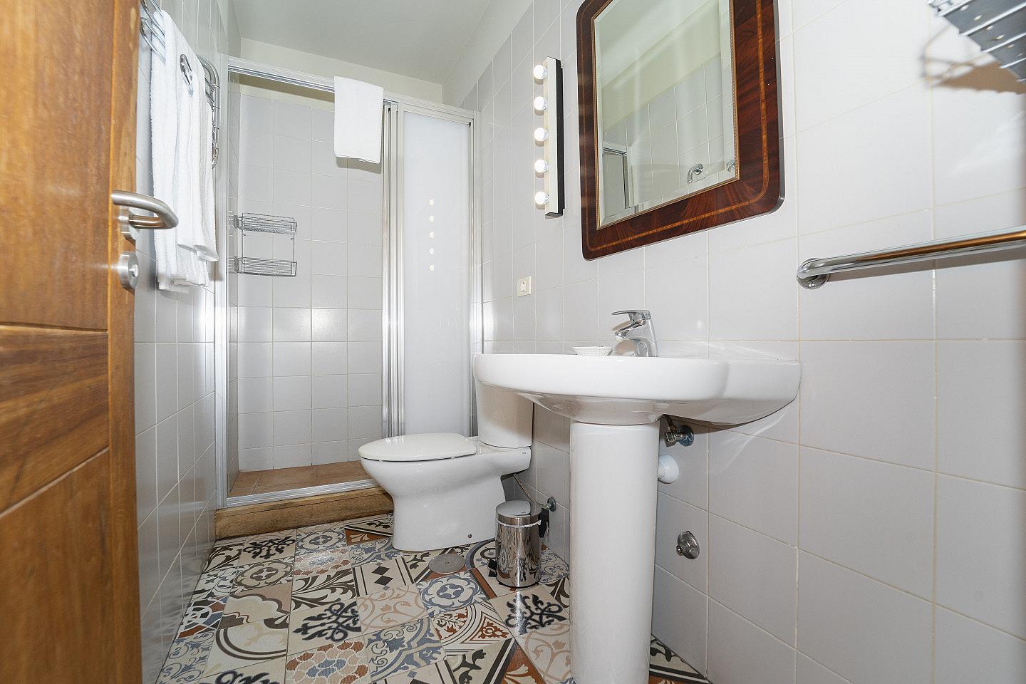 Double Room With Bathroom 2 People - Sustainable Coliving Community with Activities and Culture in Arona's Valle de San Lorenzo - Gallery - 28