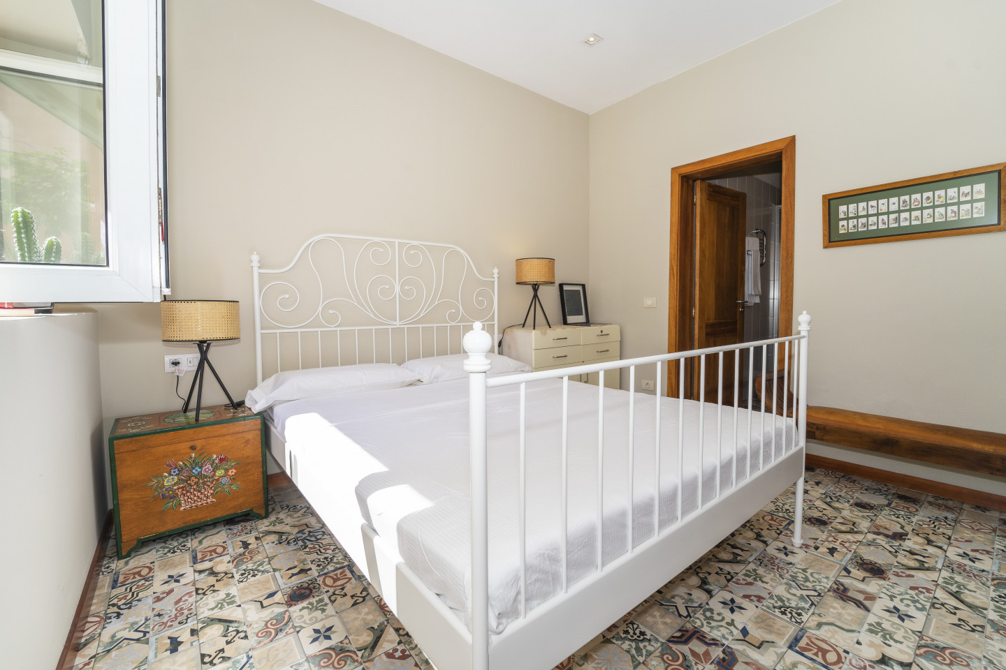 Double Room With Bathroom 2 People - Sustainable Coliving Community with Activities and Culture in Arona's Valle de San Lorenzo House - Gallery - 13