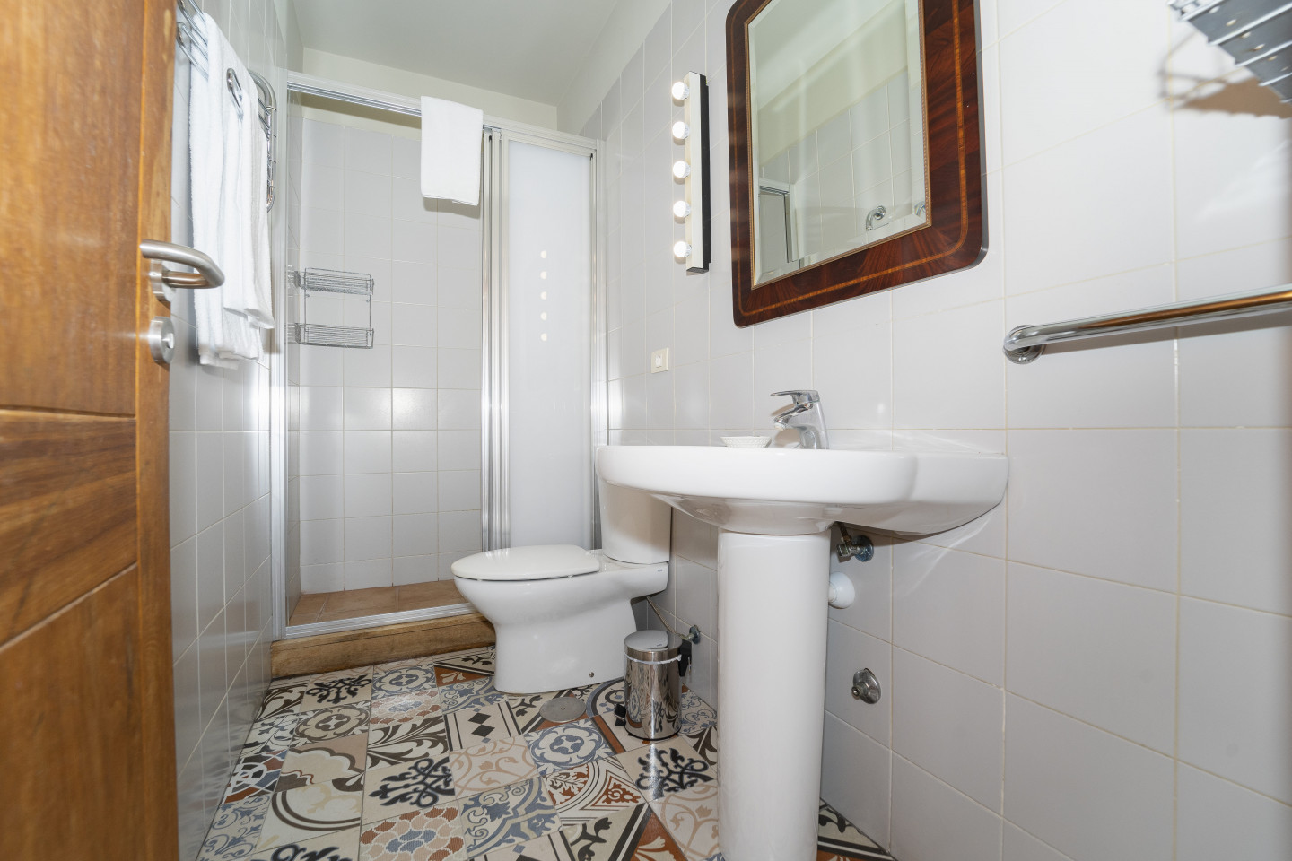 Double Room With Bathroom 2 People - Sustainable Coliving Community with Activities and Culture in Arona's Valle de San Lorenzo House - Gallery - 16