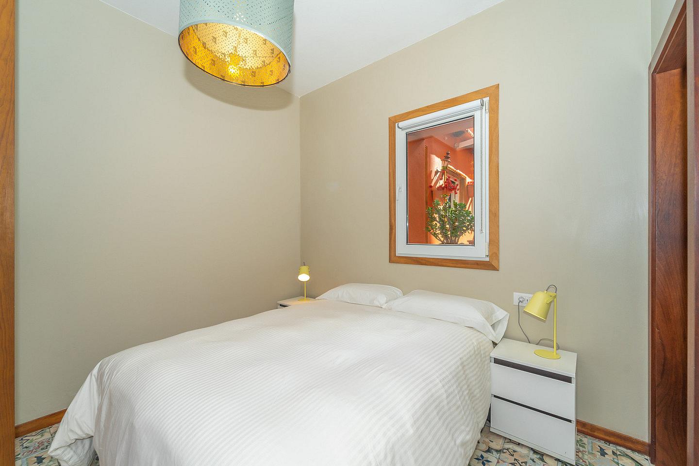Double Room With Bathroom 2 People - Sustainable Coliving Community with Activities and Culture in Arona's Valle de San Lorenzo House - Gallery - 21