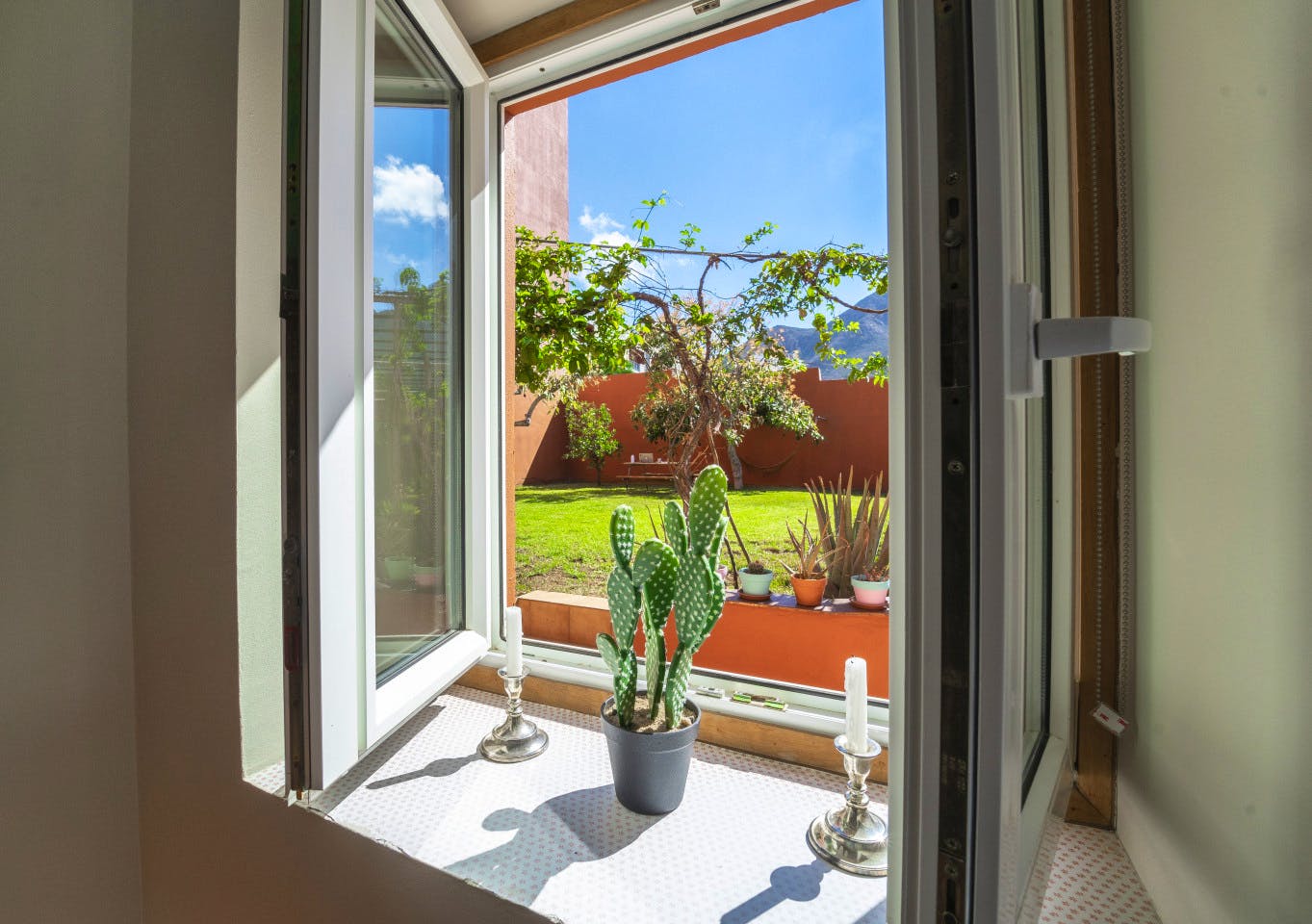 Double Room With Bathroom 2 People - Sustainable Coliving Community with Activities and Culture in Arona's Valle de San Lorenzo House - Gallery - 6