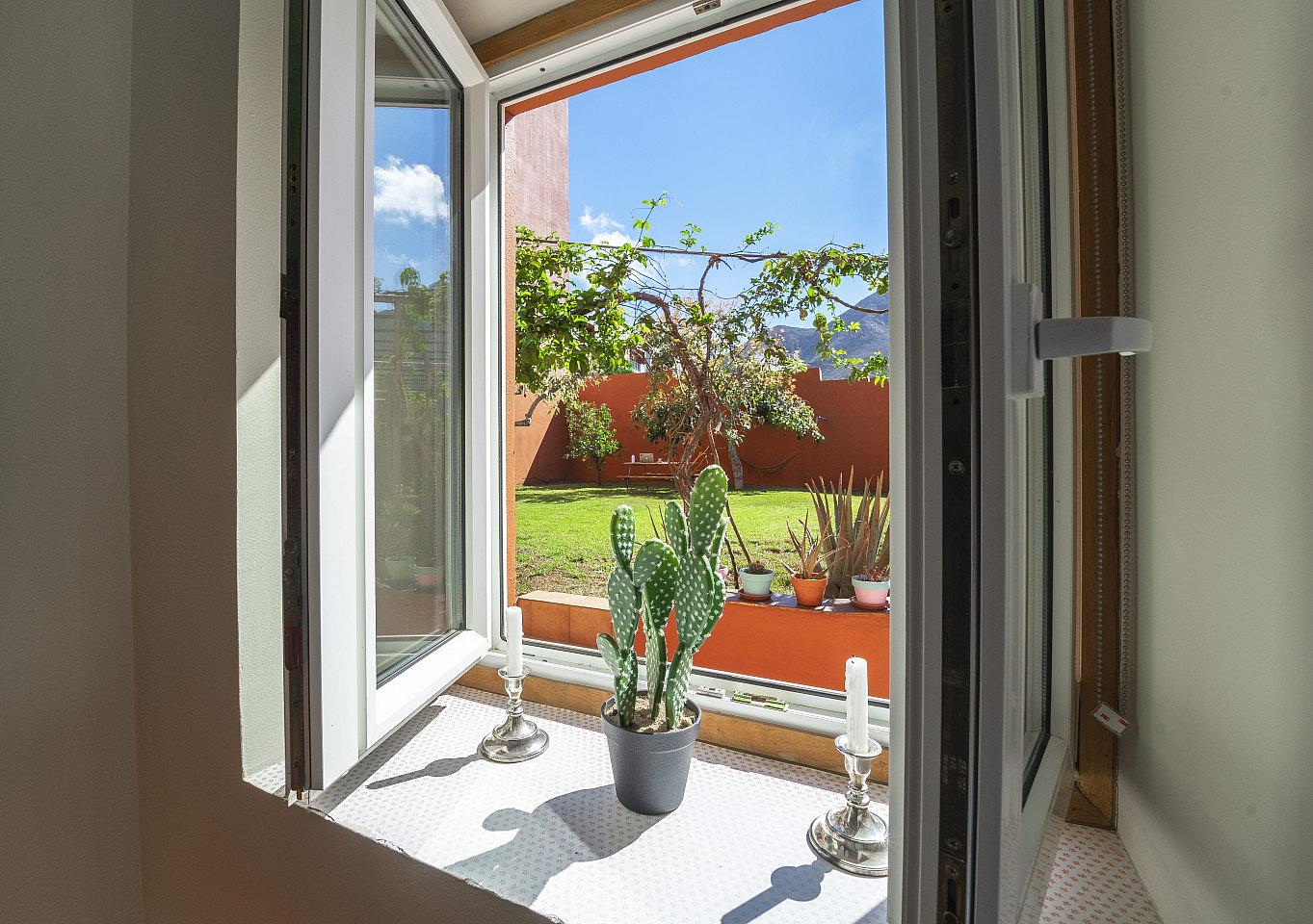 Double Room With Bathroom 2 People - Sustainable Coliving Community with Activities and Culture in Arona's Valle de San Lorenzo House - Gallery - 24