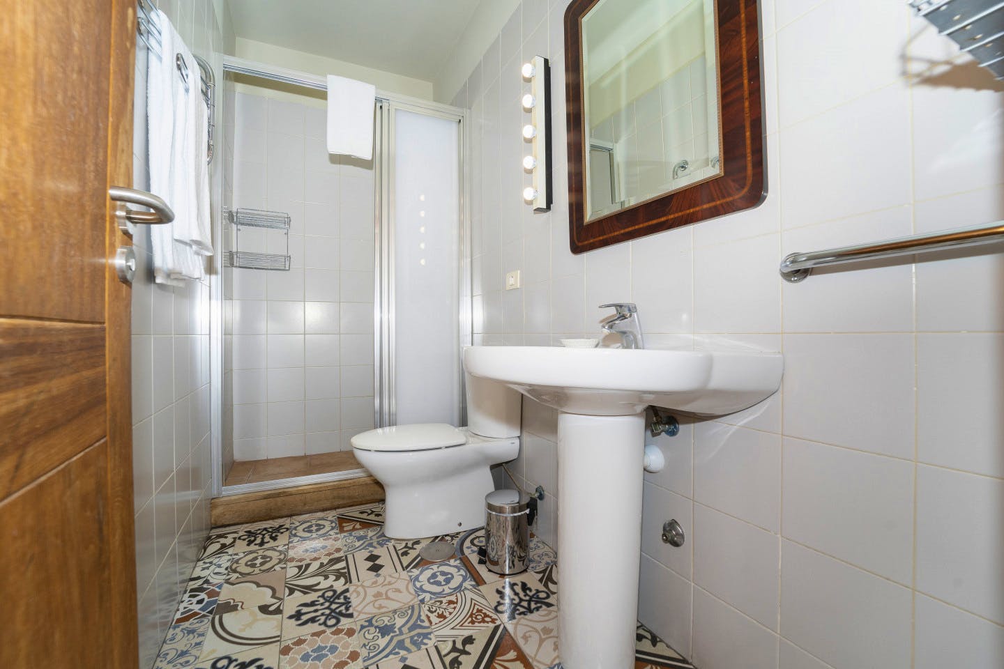 Double Room With Bathroom 2 People - Sustainable Coliving Community with Activities and Culture in Arona's Valle de San Lorenzo House - Gallery - 10