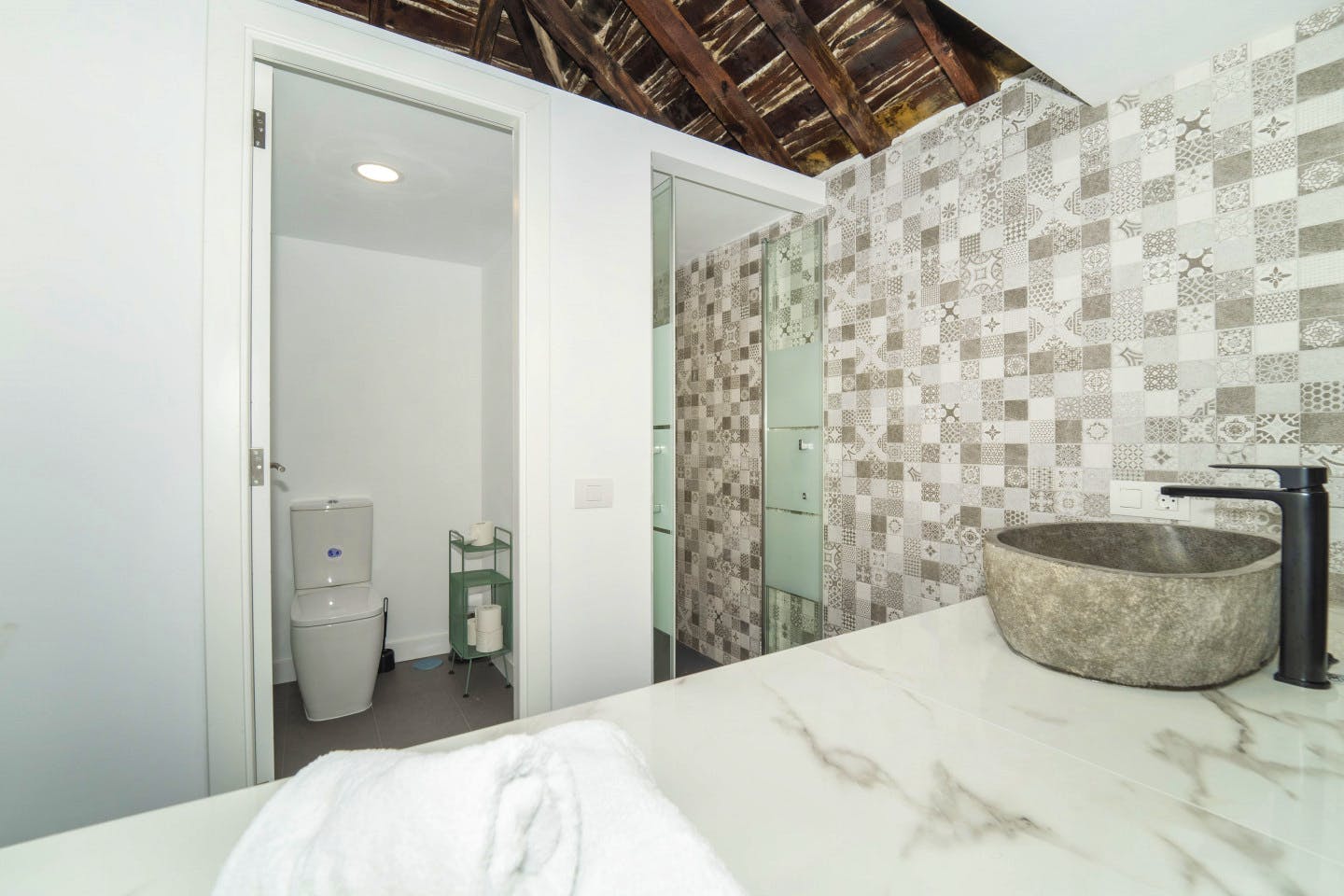 Bed In A 5-Bed Mixed Gender Room - Sustainable Coliving Community with Activities and Culture in Arona's Valle de San Lorenzo House - Gallery - 8