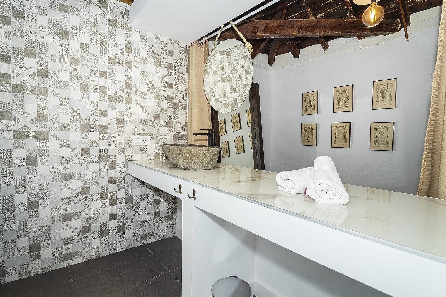 Bed In A 5-Bed Mixed Gender Room - Sustainable Coliving Community with Activities and Culture in Arona's Valle de San Lorenzo House - Gallery - 36