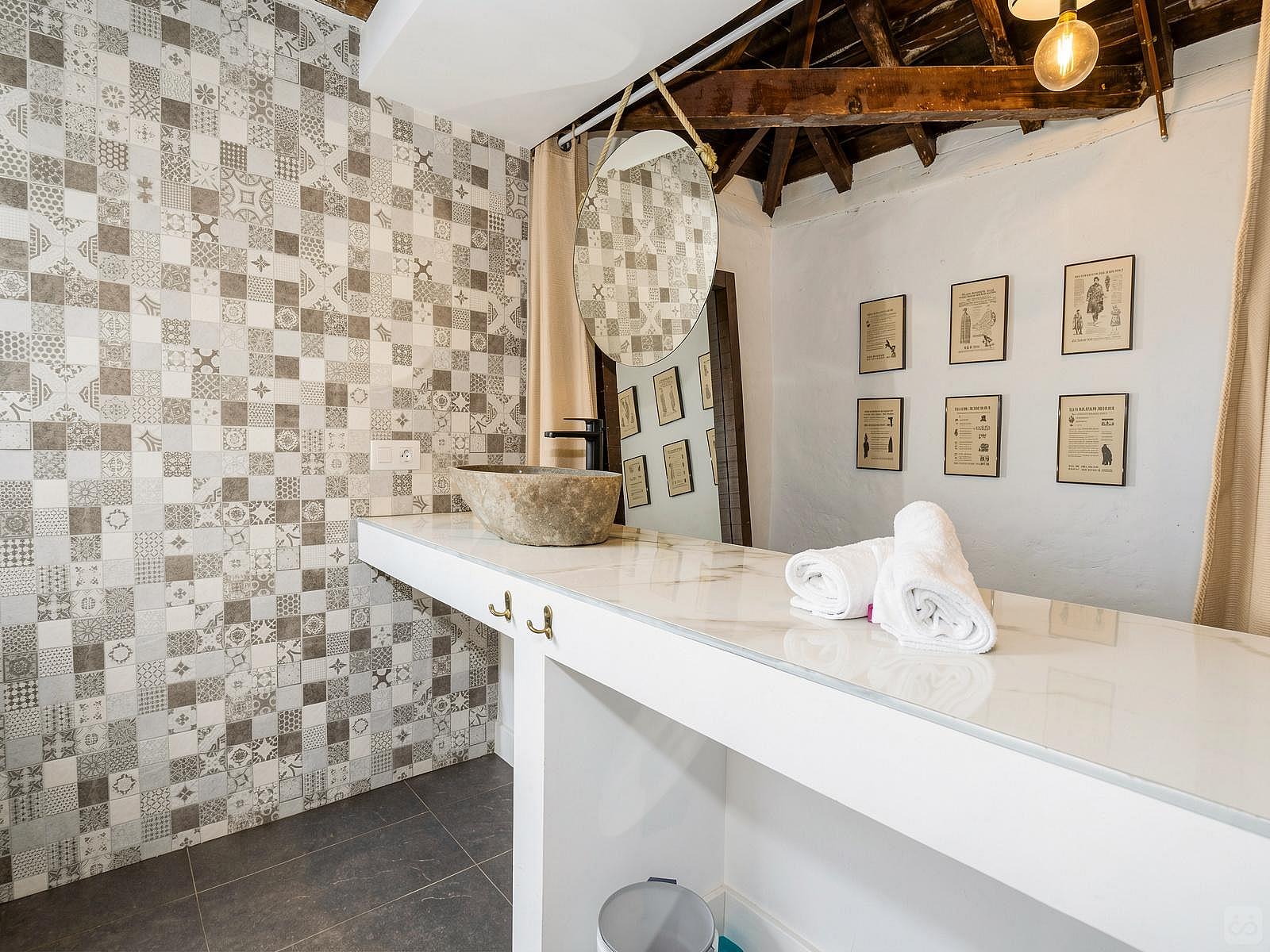 Bed In A 5-Bed Mixed Gender Room - Sustainable Coliving Community with Activities and Culture in Arona's Valle de San Lorenzo House - Gallery - 44