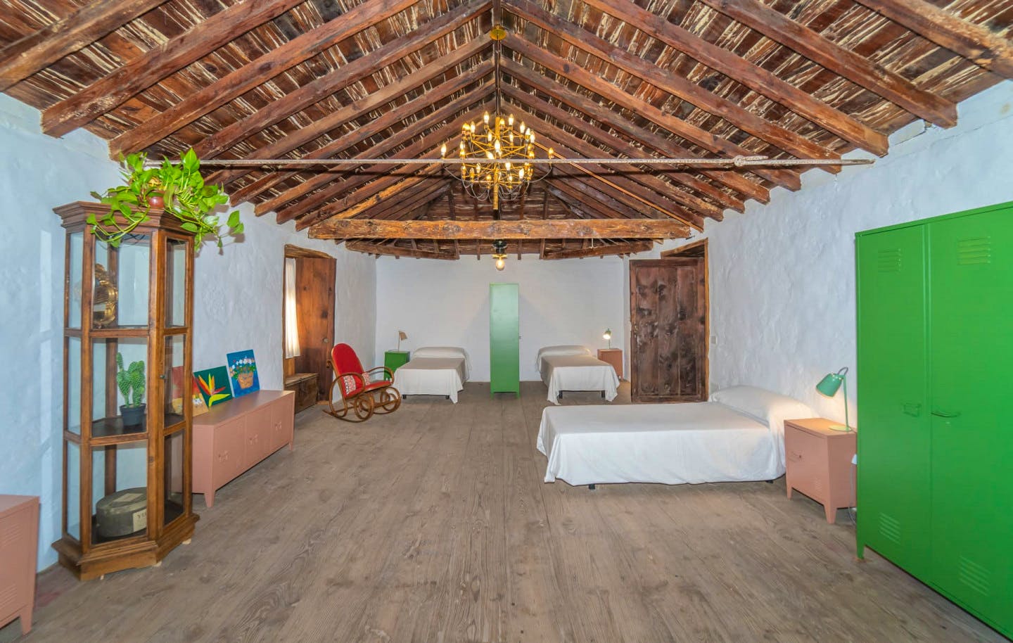 Bed In A 5-Bed Mixed Gender Room - Sustainable Coliving Community with Activities and Culture in Arona's Valle de San Lorenzo House - Gallery - 1