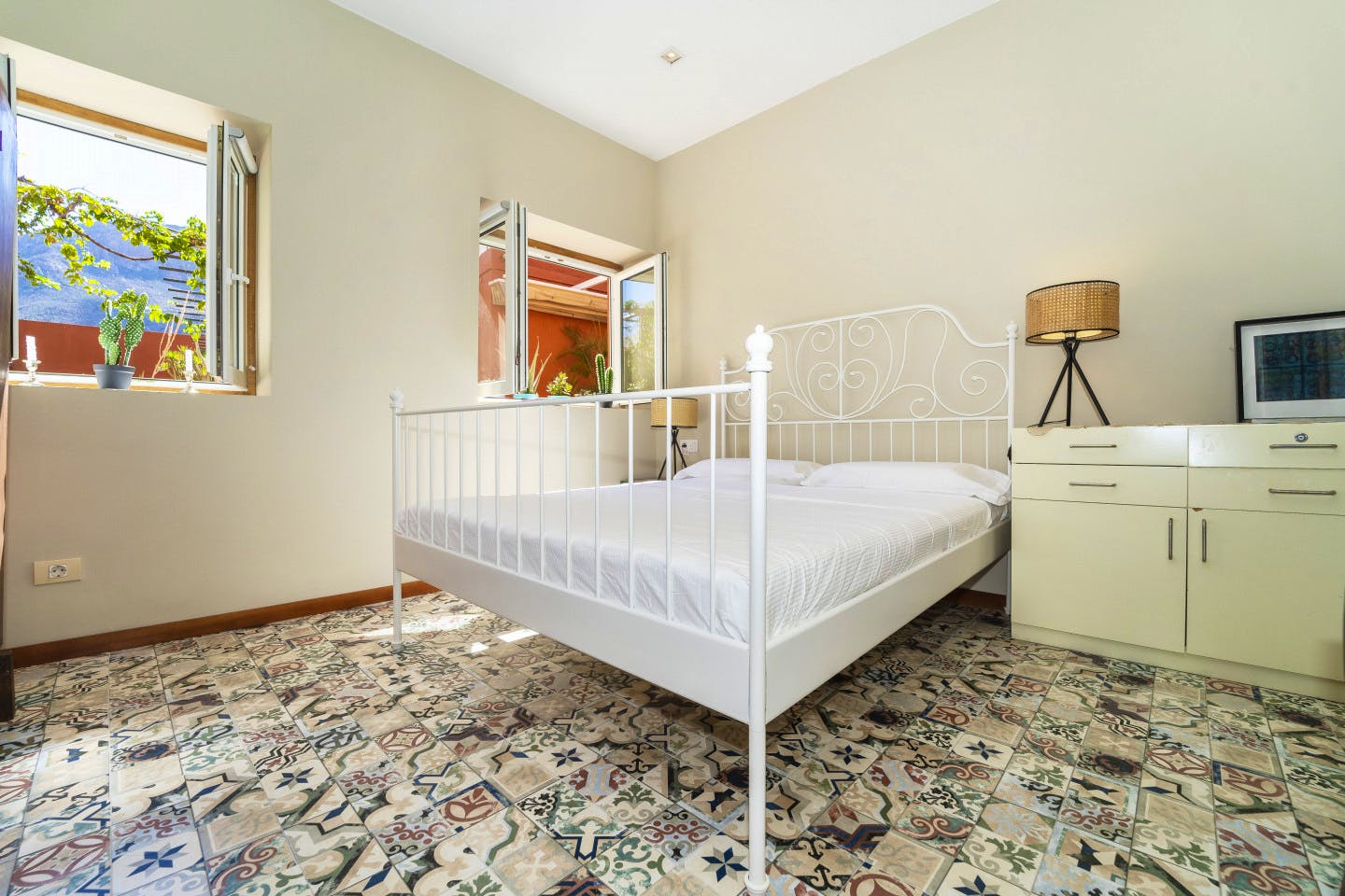 Double Room With Bathroom (Individual Use) - Sustainable Coliving Community with Activities and Culture in Arona's Valle de San Lorenzo House - Gallery - 2