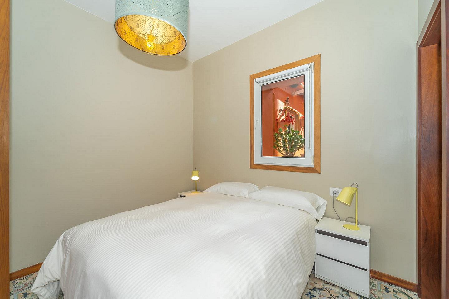 Double Room With Bathroom (Individual Use) - Sustainable Coliving Community with Activities and Culture in Arona's Valle de San Lorenzo House - Gallery - 13
