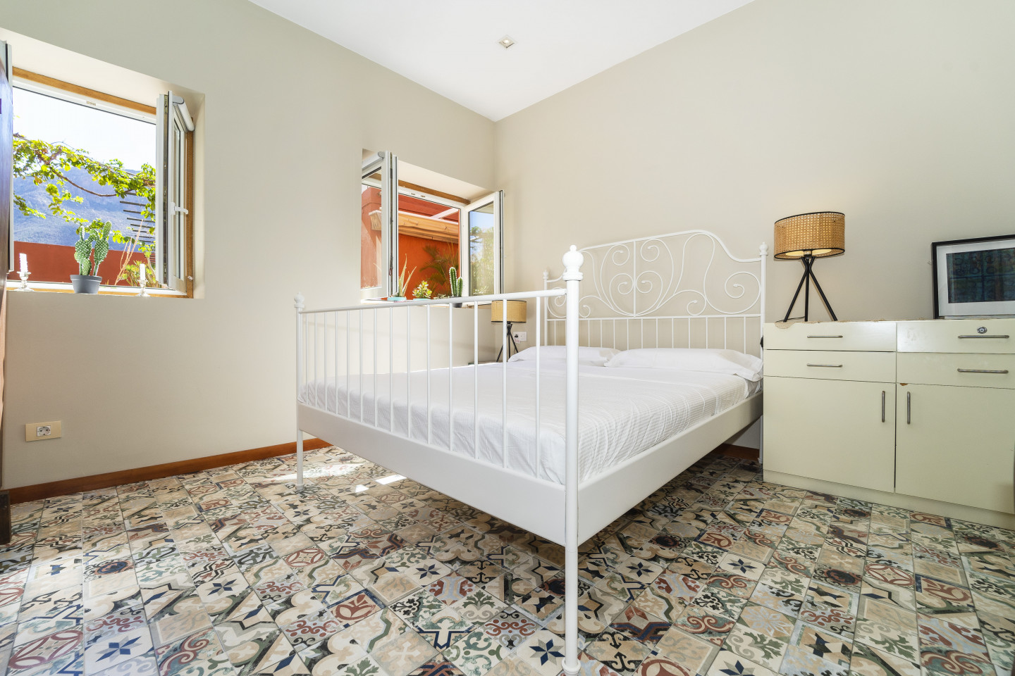 Double Room With Bathroom (Individual Use) - Sustainable Coliving Community with Activities and Culture in Arona's Valle de San Lorenzo House - Gallery - 8