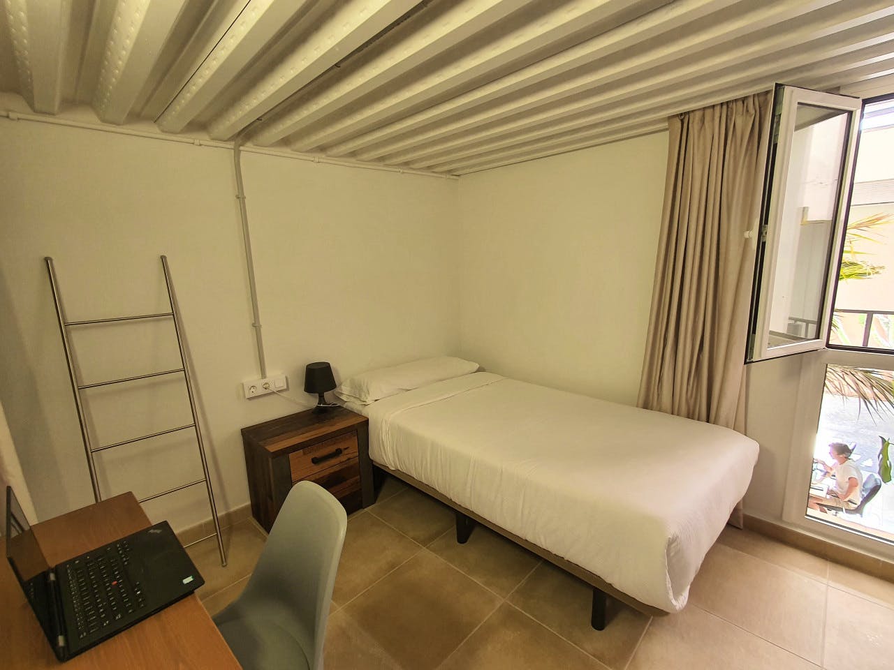 Individual Room (Individual Use) - Sustainable Coliving Community with Activities and Culture in Arona's Valle de San Lorenzo House - Gallery - 2