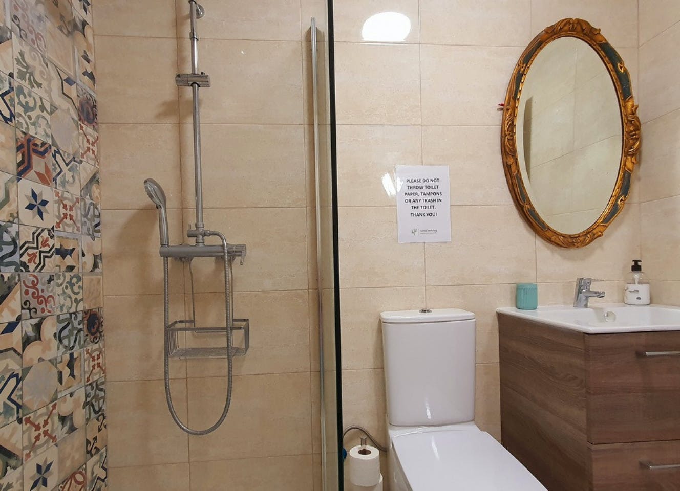 Group Room (Queen Bed And 2 Single Beds) - Sustainable Coliving Community with Activities and Culture in Arona's Valle de San Lorenzo House - Gallery - 3