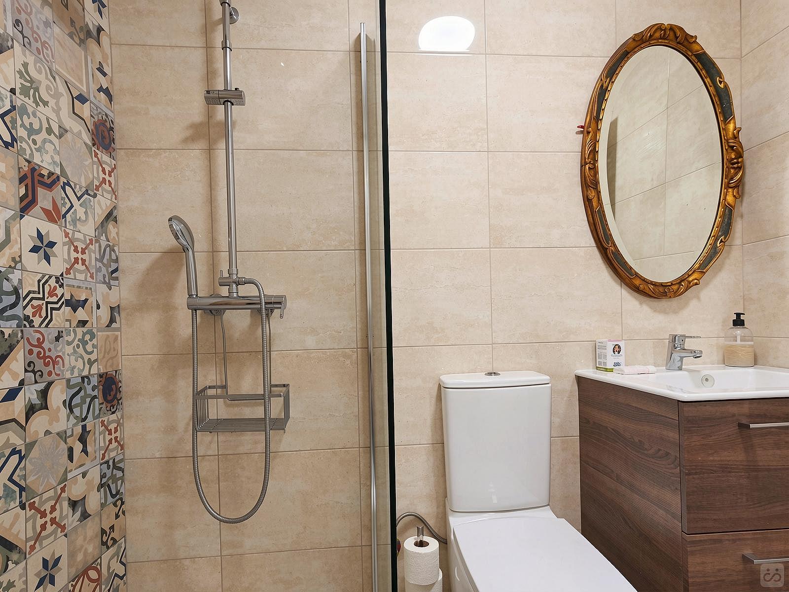 Group Room (Queen Bed And 2 Single Beds) - Sustainable Coliving Community with Activities and Culture in Arona's Valle de San Lorenzo House - Gallery - 36