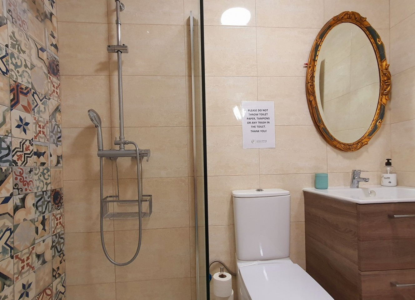 Group Room (Queen Bed And 2 Single Beds) - Sustainable Coliving Community with Activities and Culture in Arona's Valle de San Lorenzo House - Gallery - 18