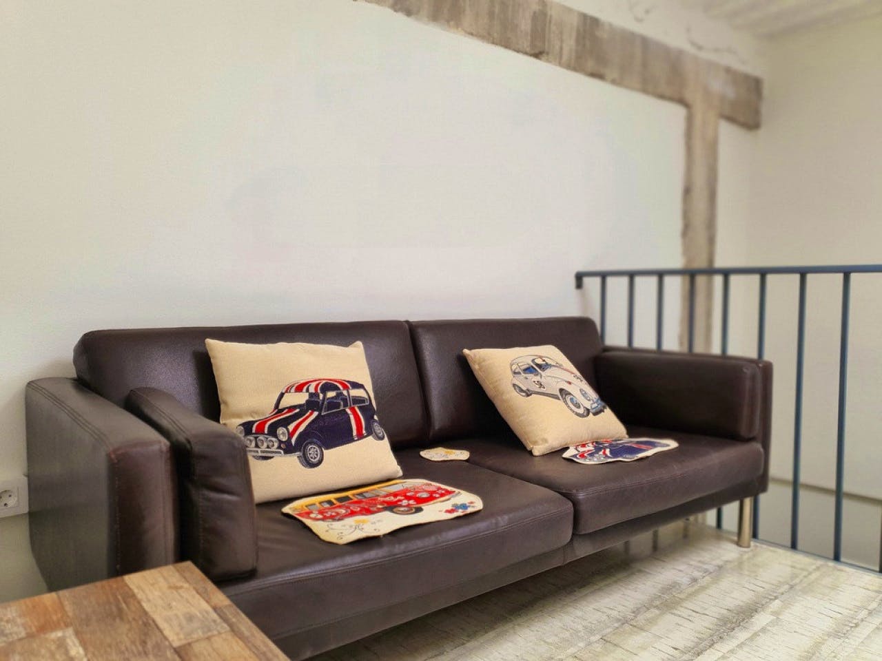 Group Room (Queen Bed And 2 Single Beds) - Sustainable Coliving Community with Activities and Culture in Arona's Valle de San Lorenzo House - Gallery - 11