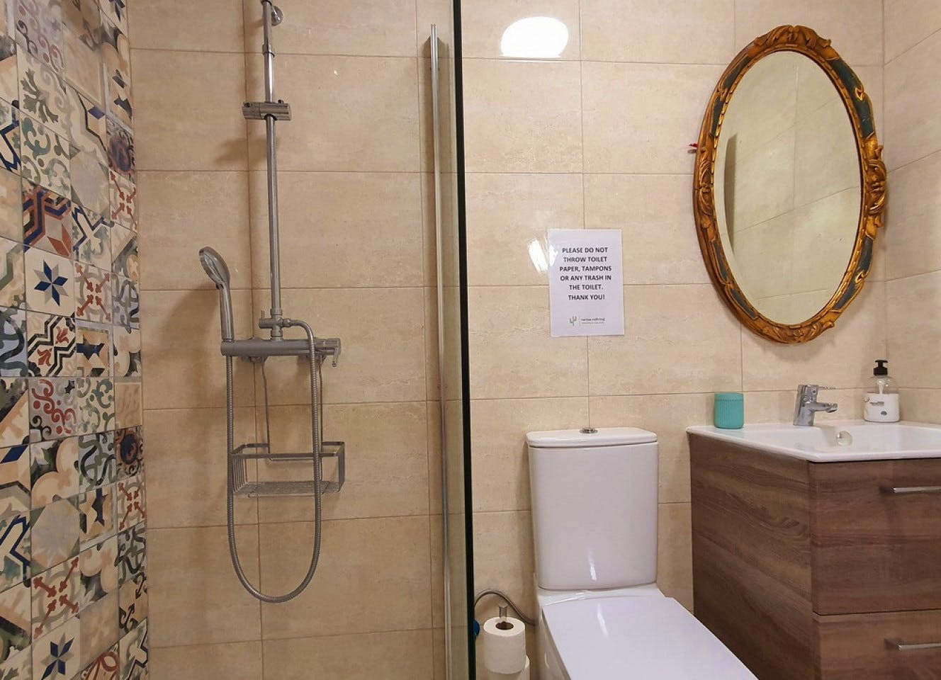 Group Room (Queen Bed And 2 Single Beds) - Sustainable Coliving Community with Activities and Culture in Arona's Valle de San Lorenzo - Gallery - 12