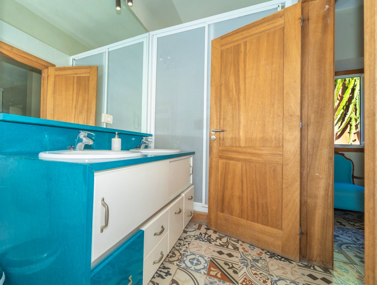 Premium Double Room (Individual Use) - Sustainable Coliving Community with Activities and Culture in Arona's Valle de San Lorenzo House - Gallery - 3