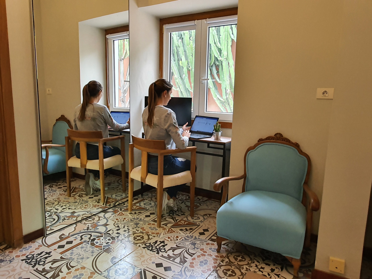 Premium Double Room (Individual Use) - Sustainable Coliving Community with Activities and Culture in Arona's Valle de San Lorenzo House - Gallery - 8