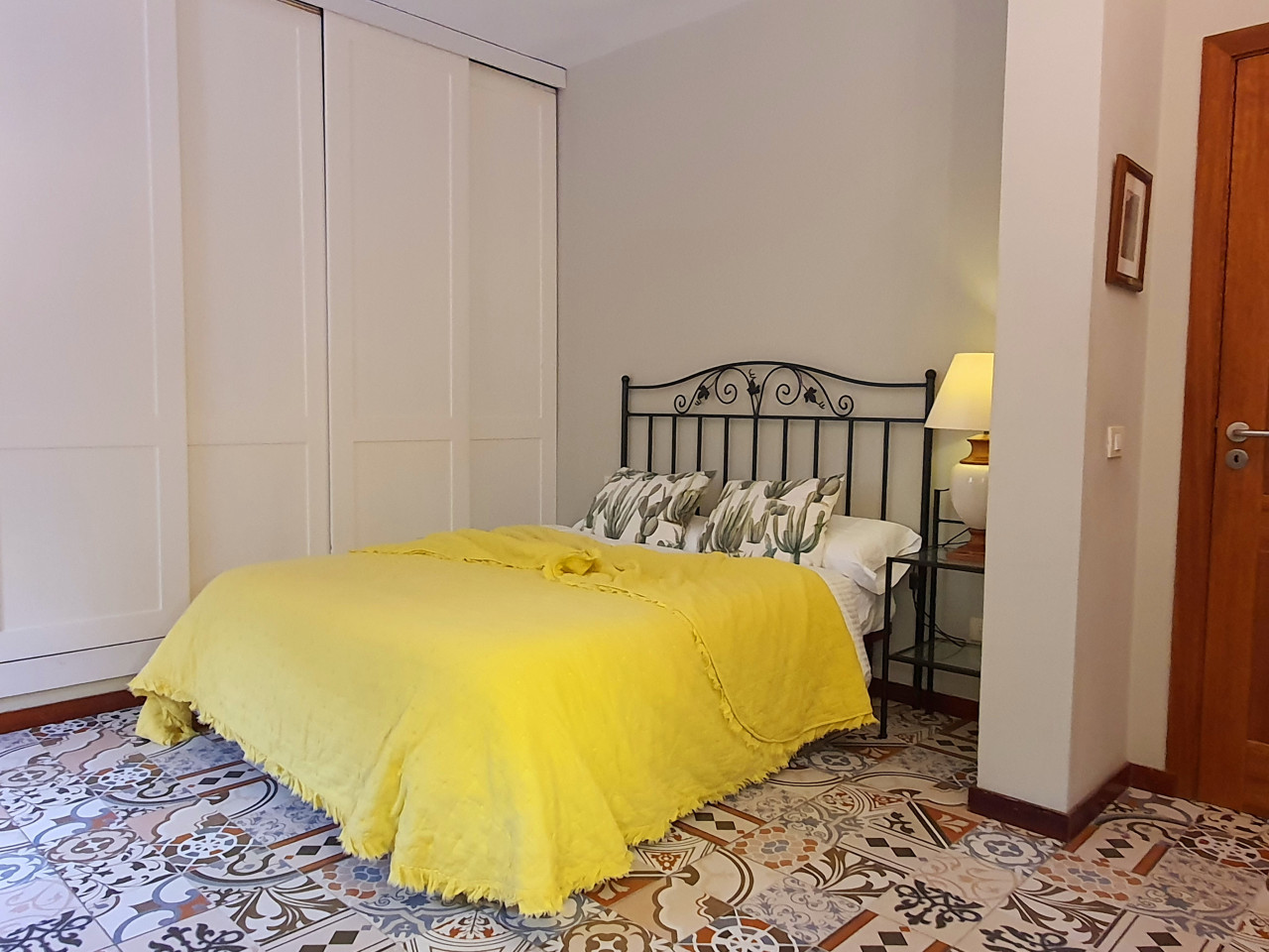 Premium Double Room (Individual Use) - Sustainable Coliving Community with Activities and Culture in Arona's Valle de San Lorenzo House - Gallery - 7
