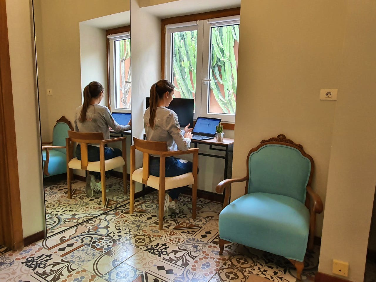 Premium Double Room (Individual Use) - Sustainable Coliving Community with Activities and Culture in Arona's Valle de San Lorenzo House - Gallery - 2