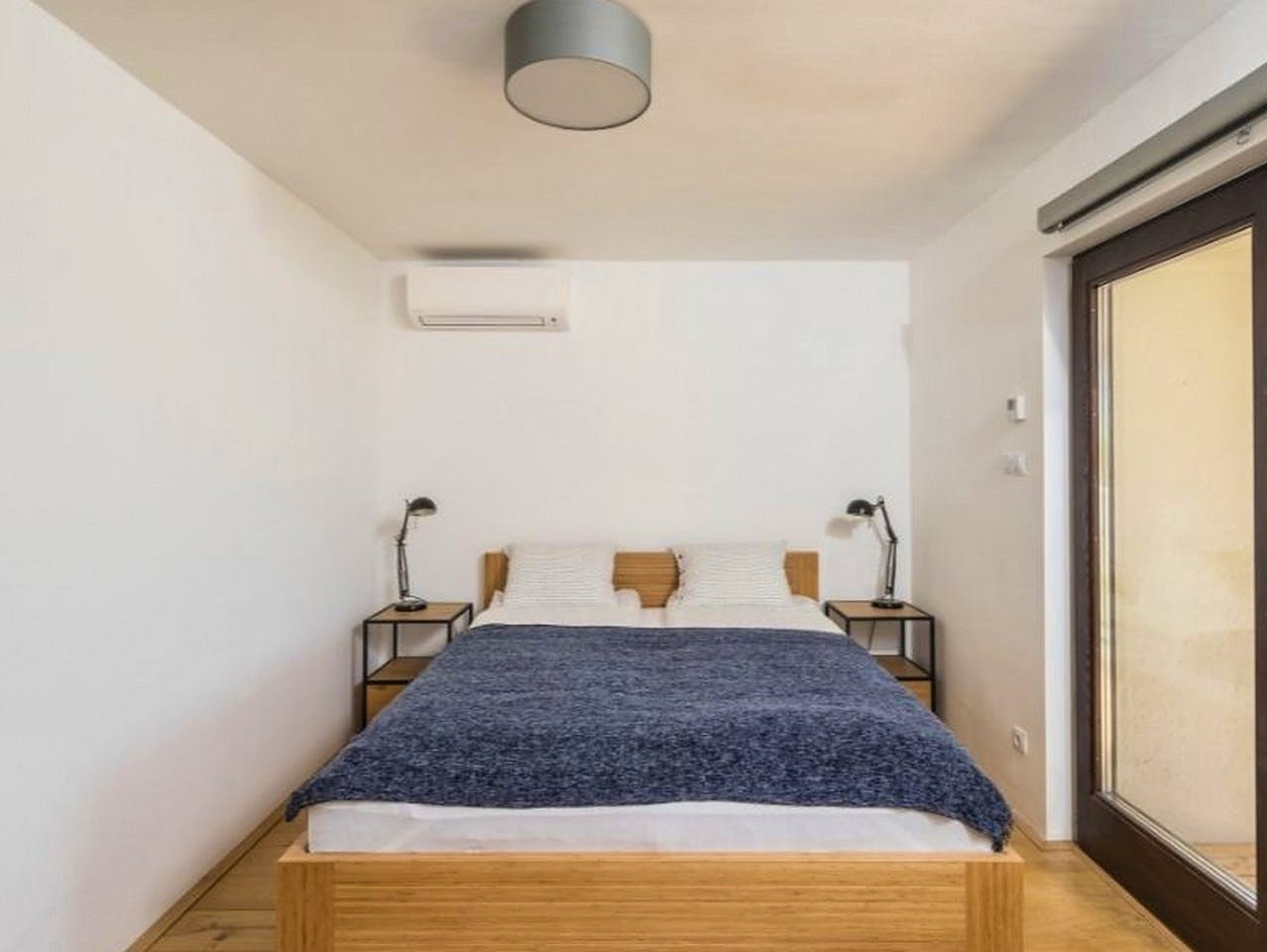  Loft Apartment  -  Oversized Rural House w/ Lounge Areas + Coworking Apartment  - Gallery -  31