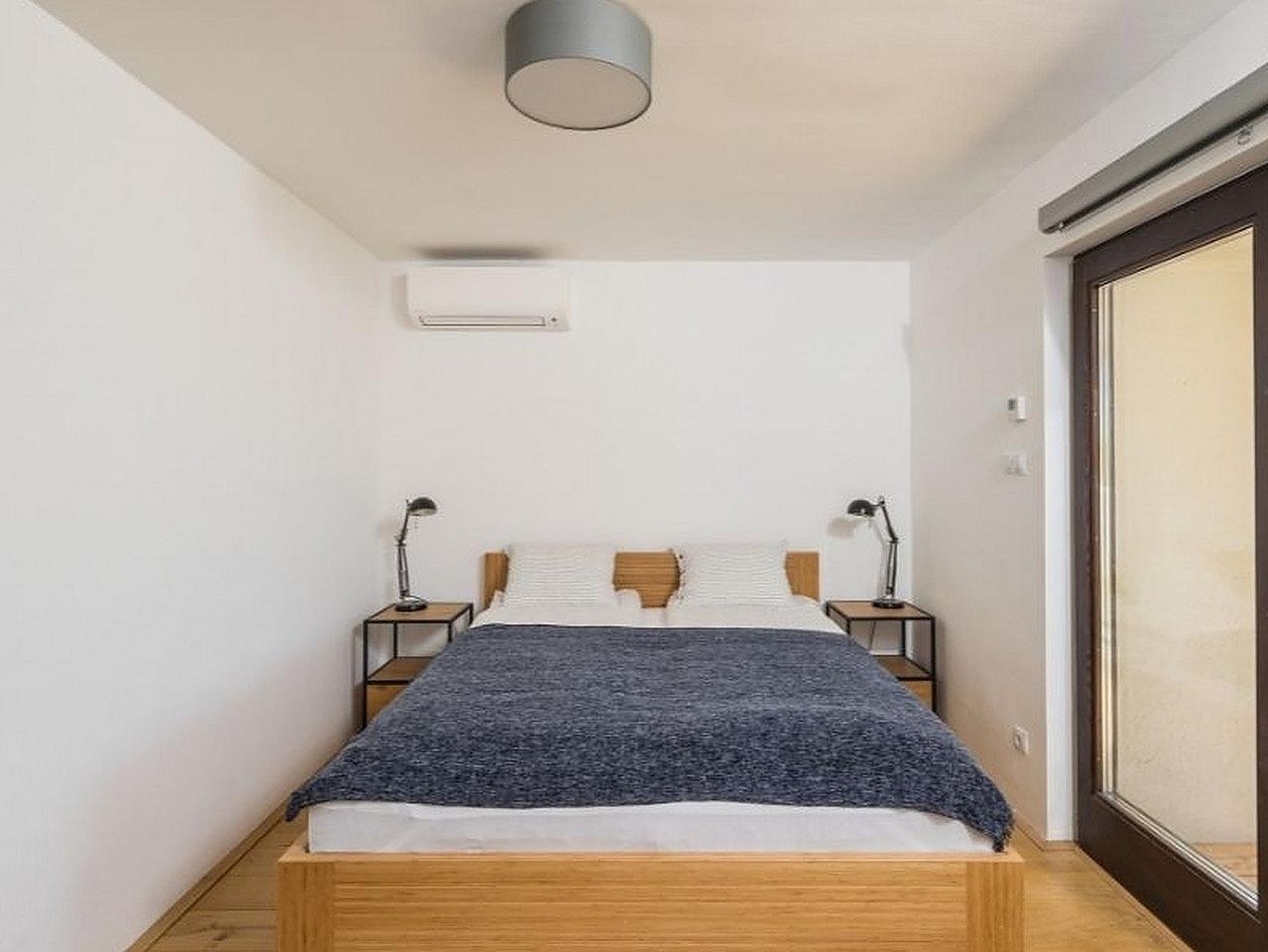  Loft Apartment  -  Oversized Rural House w/ Lounge Areas + Coworking Apartment  - Gallery -  55