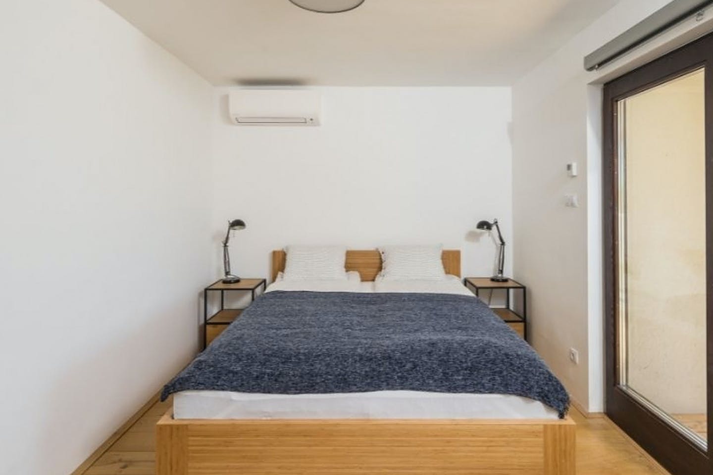  Loft Apartment  -  Oversized Rural House w/ Lounge Areas + Coworking Apartment  - Gallery -  7