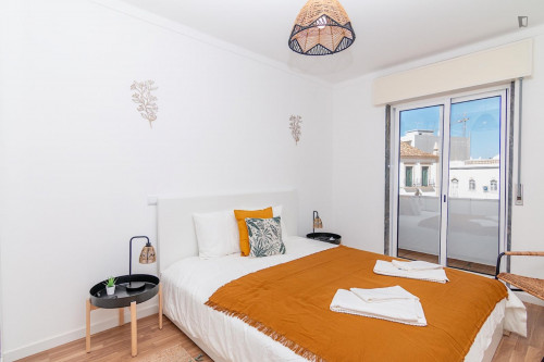 Sunny 3-bedroom flat with a sunny terrace, in Olhão