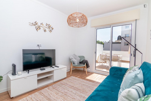 Sunny 3-bedroom flat with a sunny terrace, in Olhão