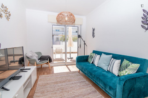 Sunny 3-bedroom flat with a sunny terrace, in Olhão