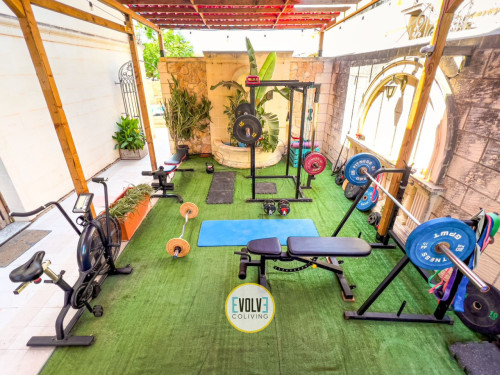Outstanding Luxury House w/ Pool + Gym