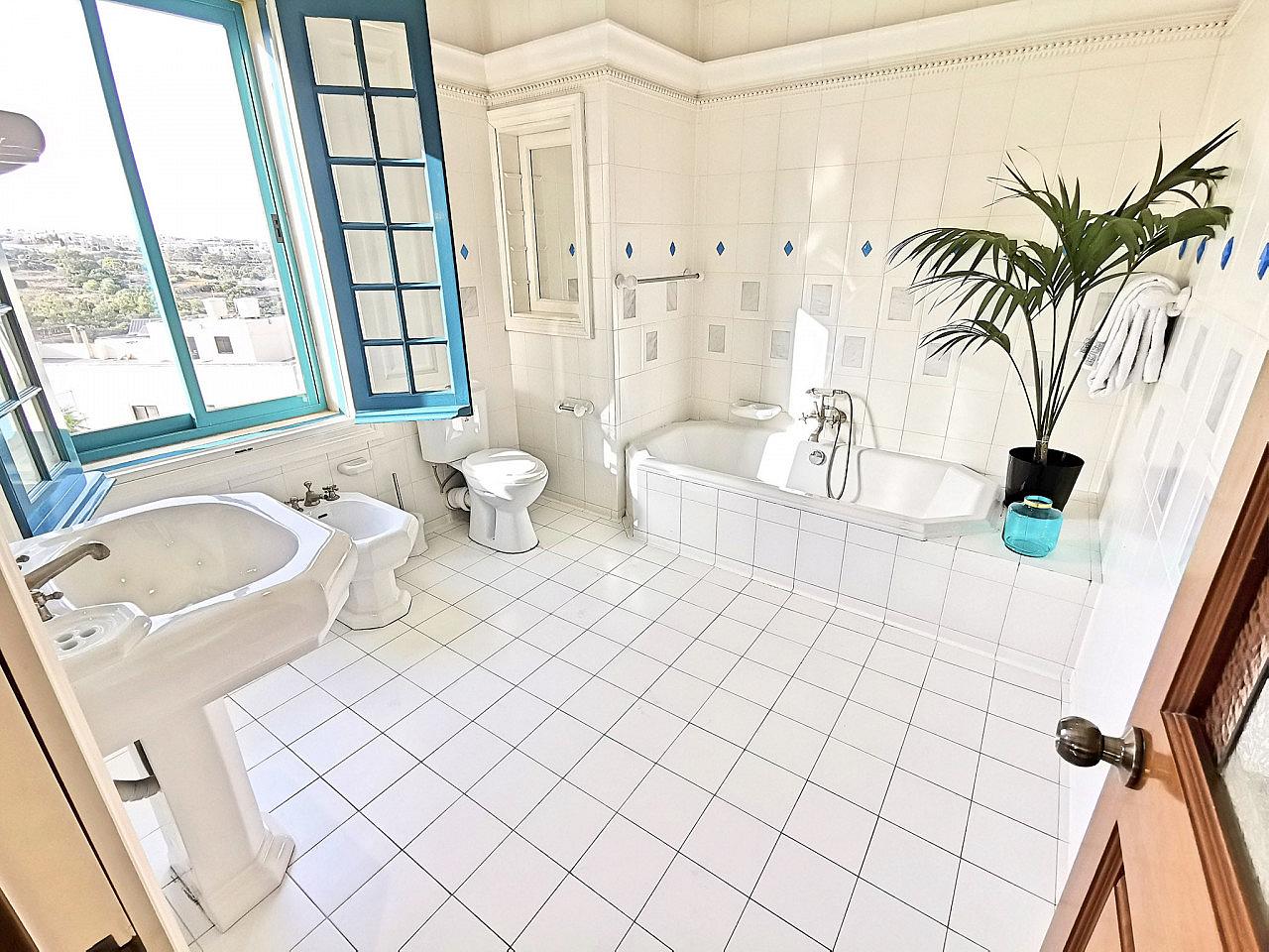 King's Landing - Outstanding Luxury House w/ Pool + Gym - Gallery - 43