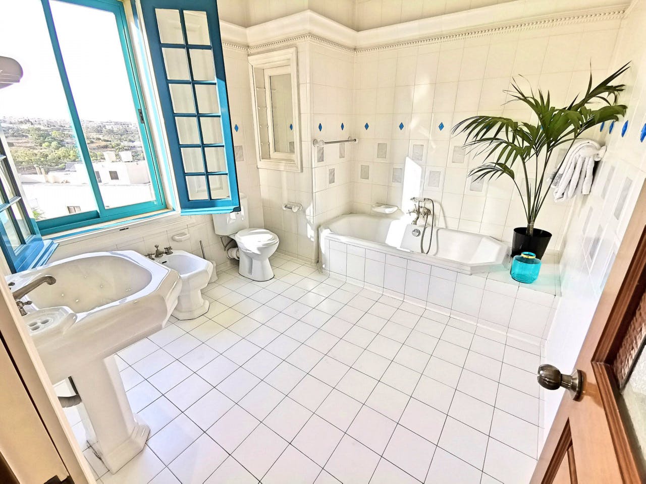 King's Landing - Outstanding Luxury House w/ Pool + Gym - Gallery - 16