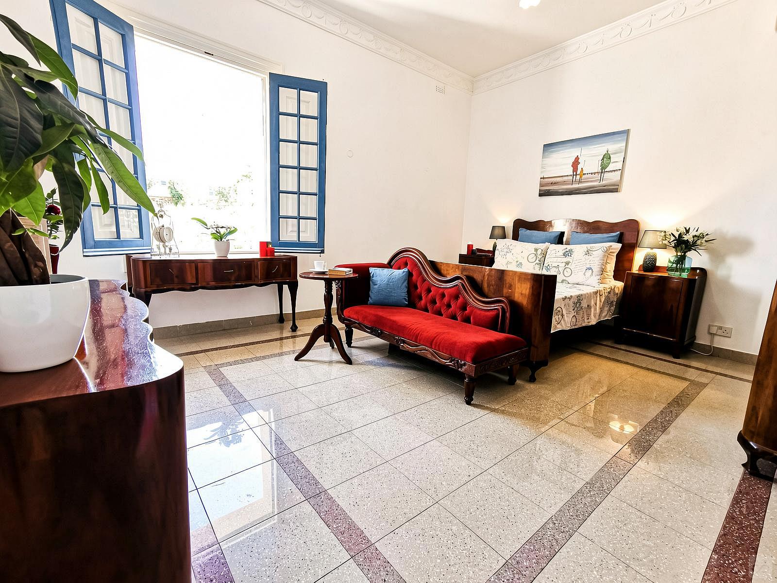 Solid Choice - Outstanding Luxury House w/ Pool + Gym - Gallery - 35