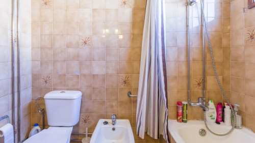 Single bedroom in a 4-bedroom flat near Faculdade de Engenharia - Gallery - 17