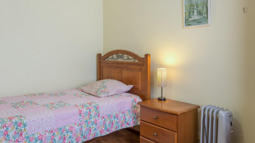 Single bedroom in a 4-bedroom flat near Faculdade de Engenharia - Gallery - 28