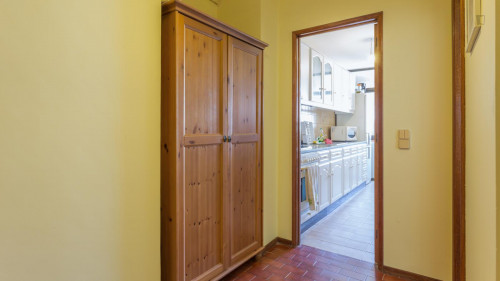 Single bedroom in a 4-bedroom flat near Faculdade de Engenharia - Gallery - 12