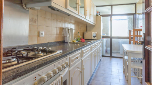 Single bedroom in a 4-bedroom flat near Faculdade de Engenharia - Gallery - 21