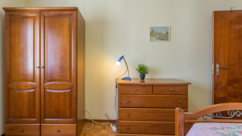 Single bedroom in a 4-bedroom flat near Faculdade de Engenharia - Gallery - 23